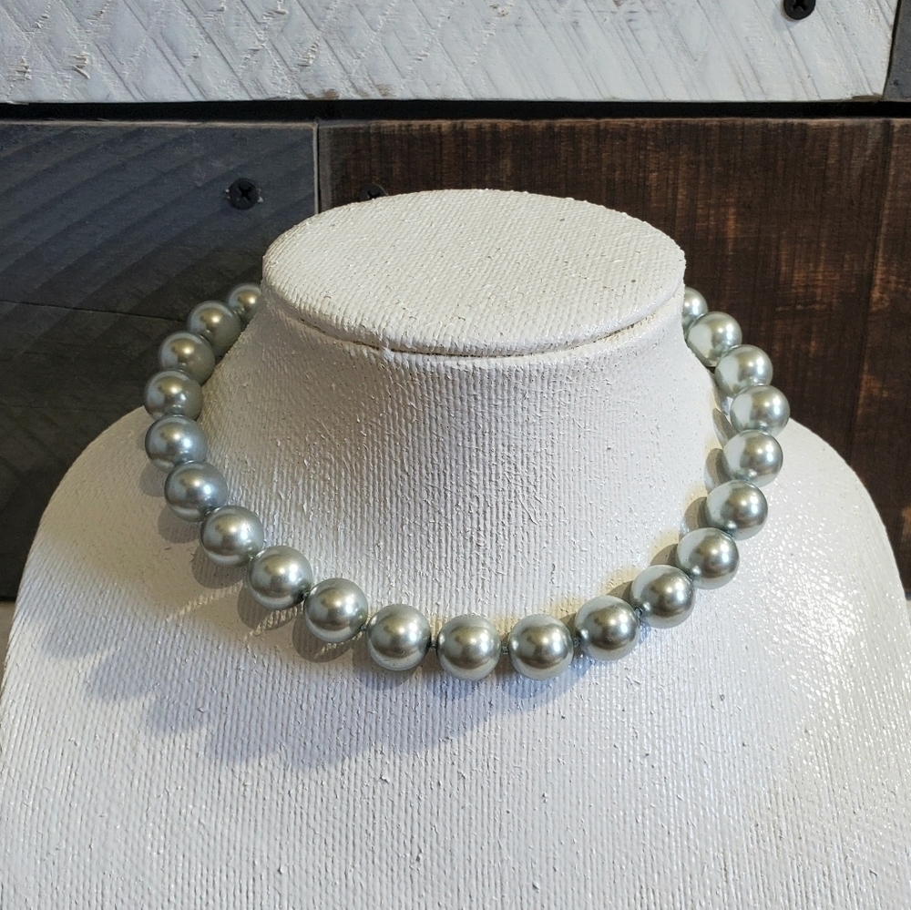 Pearl Necklace & 2 Piece Earrings Set - Picture 3 of 9